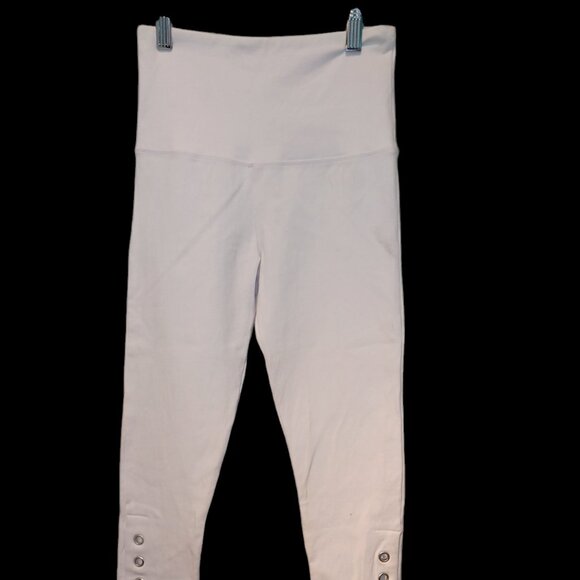 NEW! Svelte, Grommet Capri, Body Shaping Crop Leggings. white Small 4493 - Picture 3 of 7